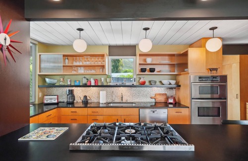 Thousand Oaks House | 4 bedroom Eichler Estate with AC, WiFi, Pool, Spa, and Piano