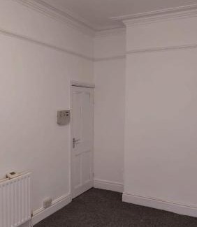 Hull House | 4 bedroom end terrace property
