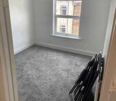 Hull House | 4 bedroom end terrace property