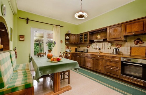 Pelekas House | 4 Bedroom Garden House
