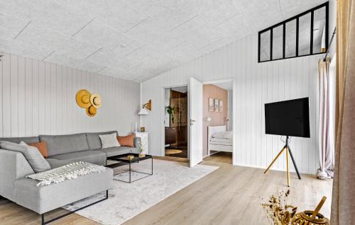 Grønninghoved Strand House | 4 Bedroom Gorgeous Home In Sjølund