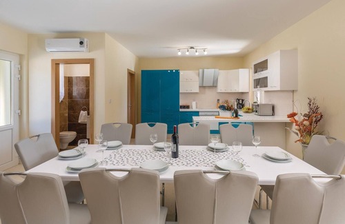 Gracisce House | 4 bedroom gorgeous home in Pican