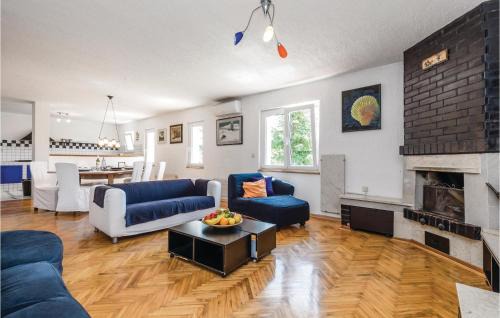 Veli Brgud House | 4 Bedroom Gorgeous Home In Jurdani