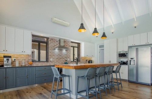 Paarl House | 4 Bedroom home in Boschenmeer Golf Estate