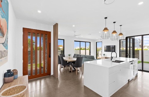 Pelican Waters House | 4 Bedroom Home in Pelican Waters with Heated Inground Pool