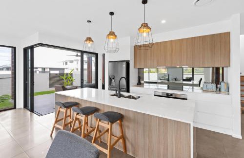 Pelican Waters House | 4 Bedroom Home in Pelican Waters with Heated Inground Pool