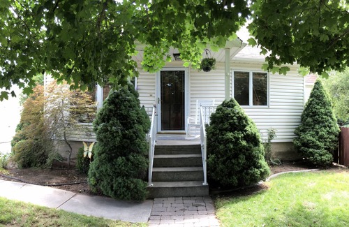 Midvale House | 4-Bedroom Home in the Middle of the Valley