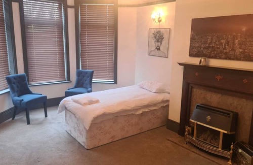 South Shields House | 4 bedroom home located in Jarrow- South Shields