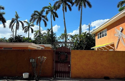 Fort Myers House | 4-bedroom home off McGregor with guesthouse, pool and large yard in Fort Myers