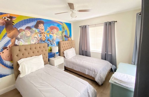 Thousand Oaks Villa | 4 bedroom home, private pool, single floor