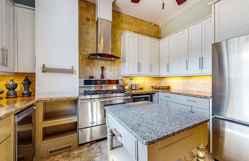 Galveston House | 4-bedroom home with pool, in the heart of Galveston’s East End Historic district