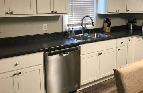 Libertyville House | 4 Bedroom House ★ Close to many Corp HQ's