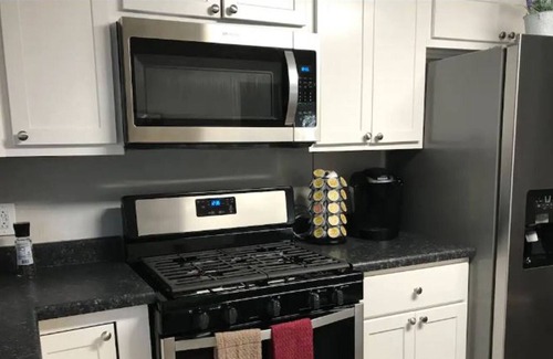 Libertyville House | 4 Bedroom House ★ Close to many Corp HQ's