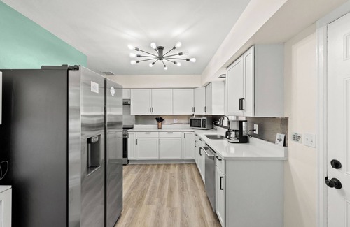 Lexington House | 4-bedroom house close to Unitversity of KY fitness room, WiFi