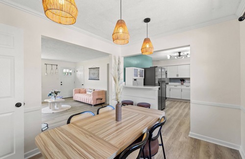 Lexington House | 4-bedroom house close to Unitversity of KY fitness room, WiFi