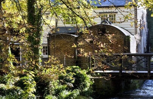 Merton House | 4 Bedroom House/Free Parking/ 10 mins Walk To Morden Underground Station
