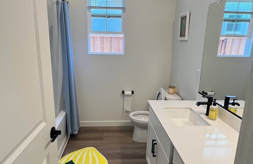 Elk Grove House | 4-bedroom house in awesome Elk Grove with AC