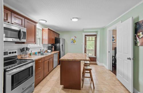 St. Charles Historic District Apartment | 4 Bedroom House, sleeps 12, short walk to Main St!