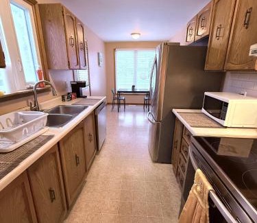 Belleville House | 4 Bedroom House steps to 401, Perfect for long stays