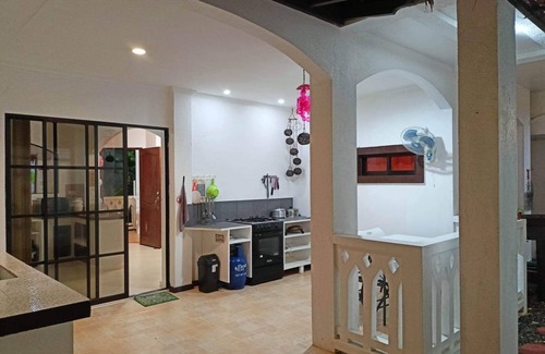 Balabag House | 4-Bedroom house- Summer Breeze Boracay Aklan