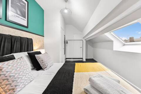 Sheffield House | 4-Bedroom House with Parking Contractors & Long Stays