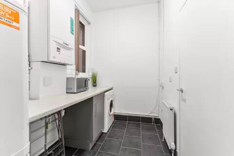 Sheffield House | 4-Bedroom House with Parking Contractors & Long Stays