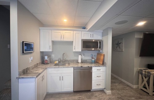 Cedarville House | 4-bedroom house with WiFi and AC, hot tub, short walk to the beach in Plymouth