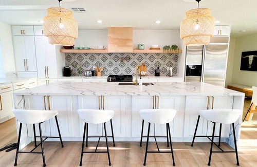 Paradise House | 4 Bedroom Lux Estate, just minutes from the strip!