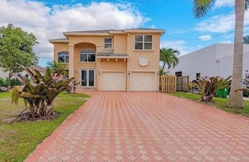 Fort Lauderdale House | 4 BEDROOM LUXURIOUS WATERFRONT VILLA