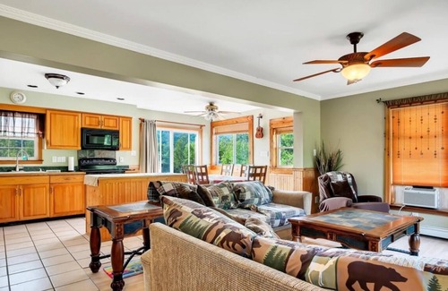 Lake George House | 4-bedroom Mountain View villa in Lake George