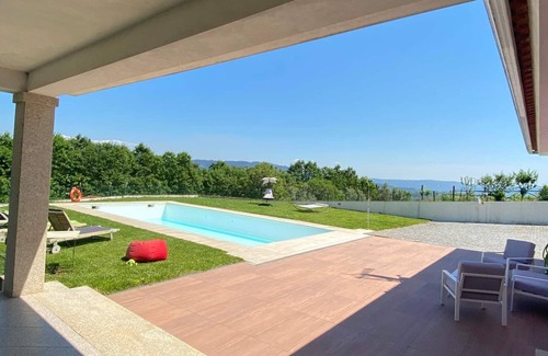 Vila Verde House | 4 Bedroom Private vacation home in SÃ£o Miguel do Prado