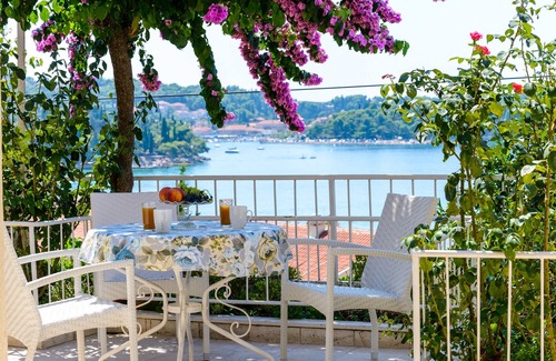 Cavtat Villa | 4 - Bedroom Panoramic Sea View Villa situated 100m from pebble beach