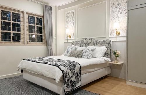 Ratchadaphisek House | 4 Bedroom Rustic Farmhouse Sleep 9 4 Mins walk to MRT