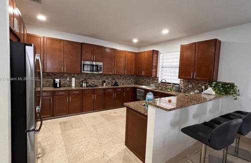 Doral Apartment | 4 Bedroom Single family 439872 by Houzlet