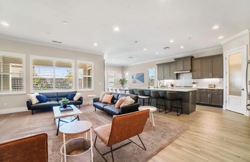 Lodi House | 4 Bedroom Sleeps 10 l Family Home l Near Wineries