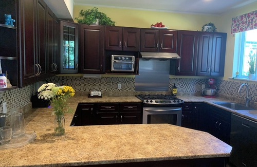 Langley House | 4 Bedroom Spacious Home close to Everything!