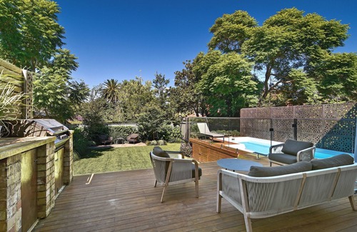 Middle Cove House | 4 bedroom stylish house, pool, opposite park