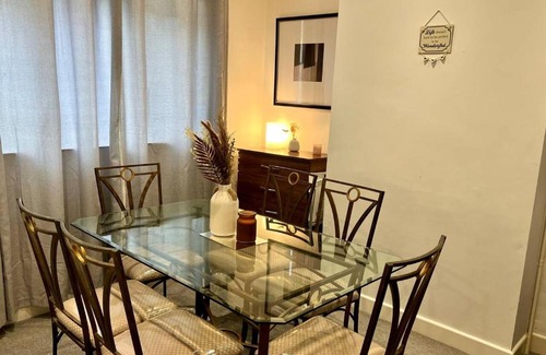 Wellingborough House | 4 Bedroom Terrace house