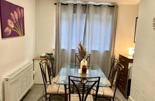 Wellingborough House | 4 Bedroom Terrace house