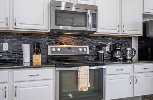 Seasons House | 4-bedroom Townhome Resort with Private Pool and BBQ Grill