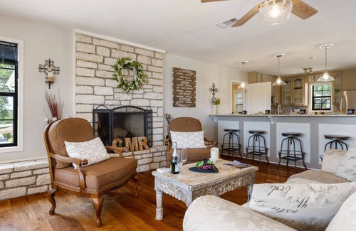 Round Mountain House | 4-bedroom vacation home just 15-minute walk to Hamilton Pool Preserve