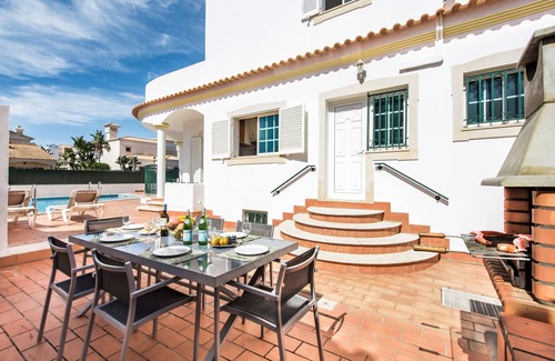 Correeira Villa | 4 Bedroom Villa Private Pool + Free WIFI + BBQ in Albufeira Center