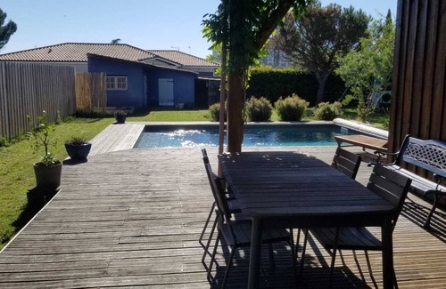 Le Porge House | 4 bedroom wooden house with swimming pool, 10min from the beach!