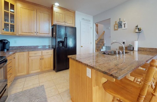 Huddleston House | 4 Bedrooms, 1 Flex Rooms, 5 Bathrooms! SANDY BEACH & HOT TUB! A Real "Family Retreat"!