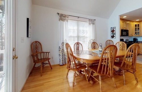 Huddleston House | 4 Bedrooms, 1 Flex Rooms, 5 Bathrooms! SANDY BEACH & HOT TUB! A Real "Family Retreat"!