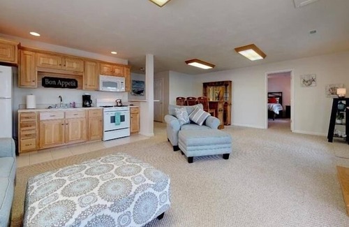 Huddleston House | 4 Bedrooms, 1 Flex Rooms, 5 Bathrooms! SANDY BEACH & HOT TUB! A Real "Family Retreat"!