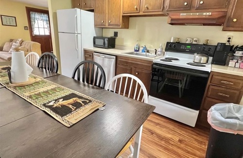 Bridgton Cottage | 4 bedrooms 2 bath Knights Hill Association