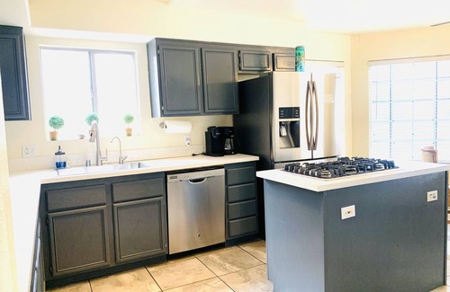 North Las Vegas Villa | 4 bedrooms house. Sleeps 14, 13 miles to Airport, 7-11 miles to the Strip.