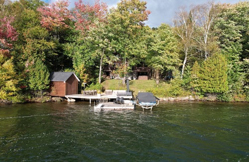 Mont-Tremblant Cottage | 4 bedrooms waterfront cottage on lake Duhamel in Mont-Tremblant