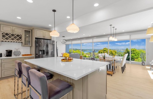 View Ridge House | 4 Beds Top Floor House with Lake & Mountain Views